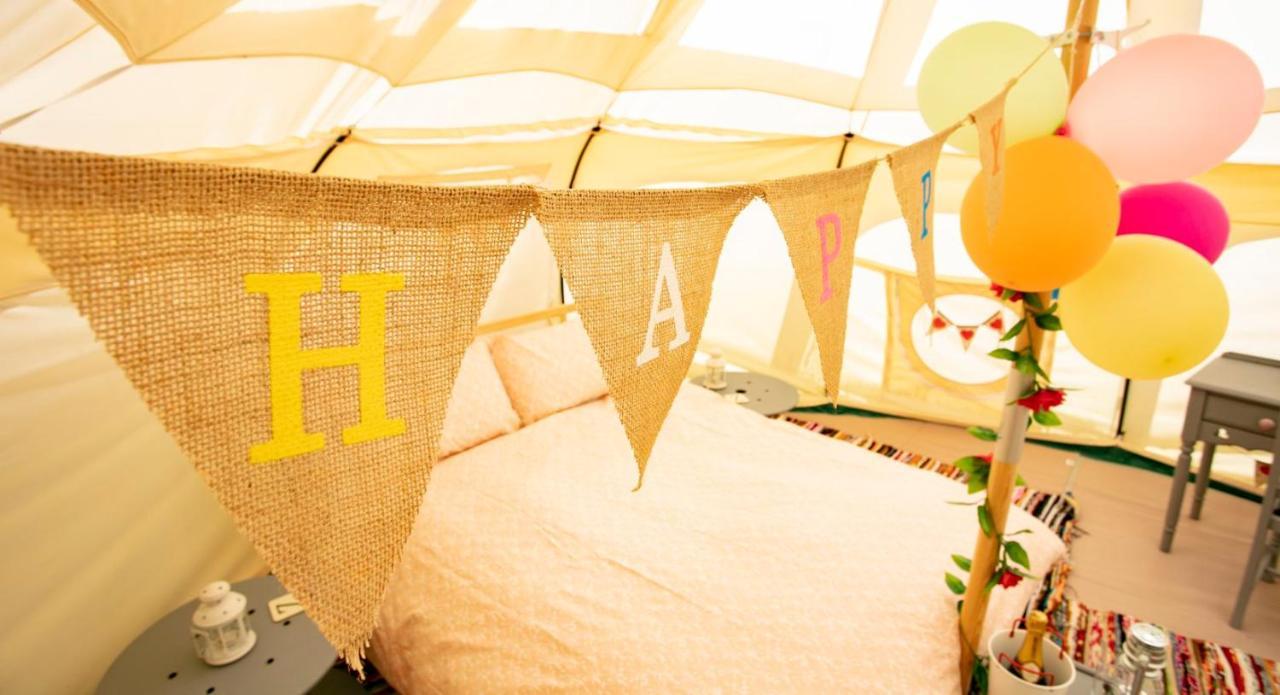 Lloyds Meadow Glamping Hotell Chester Exteriör bild