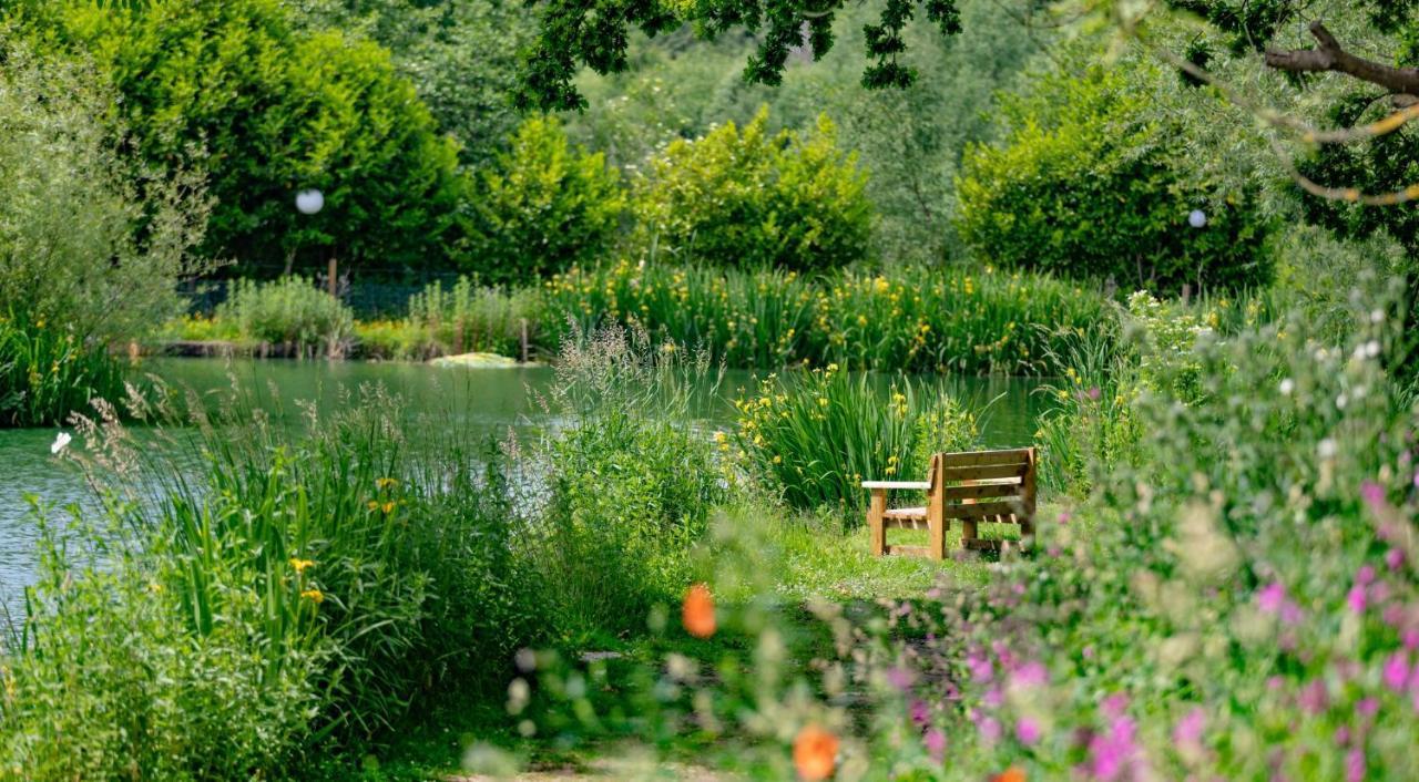 Lloyds Meadow Glamping Hotell Chester Exteriör bild